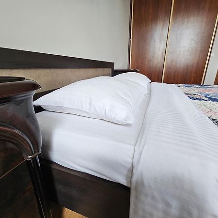 Ernaz Plus Apartments-Expo-Boulevard 130 Астана Экстерьер фото