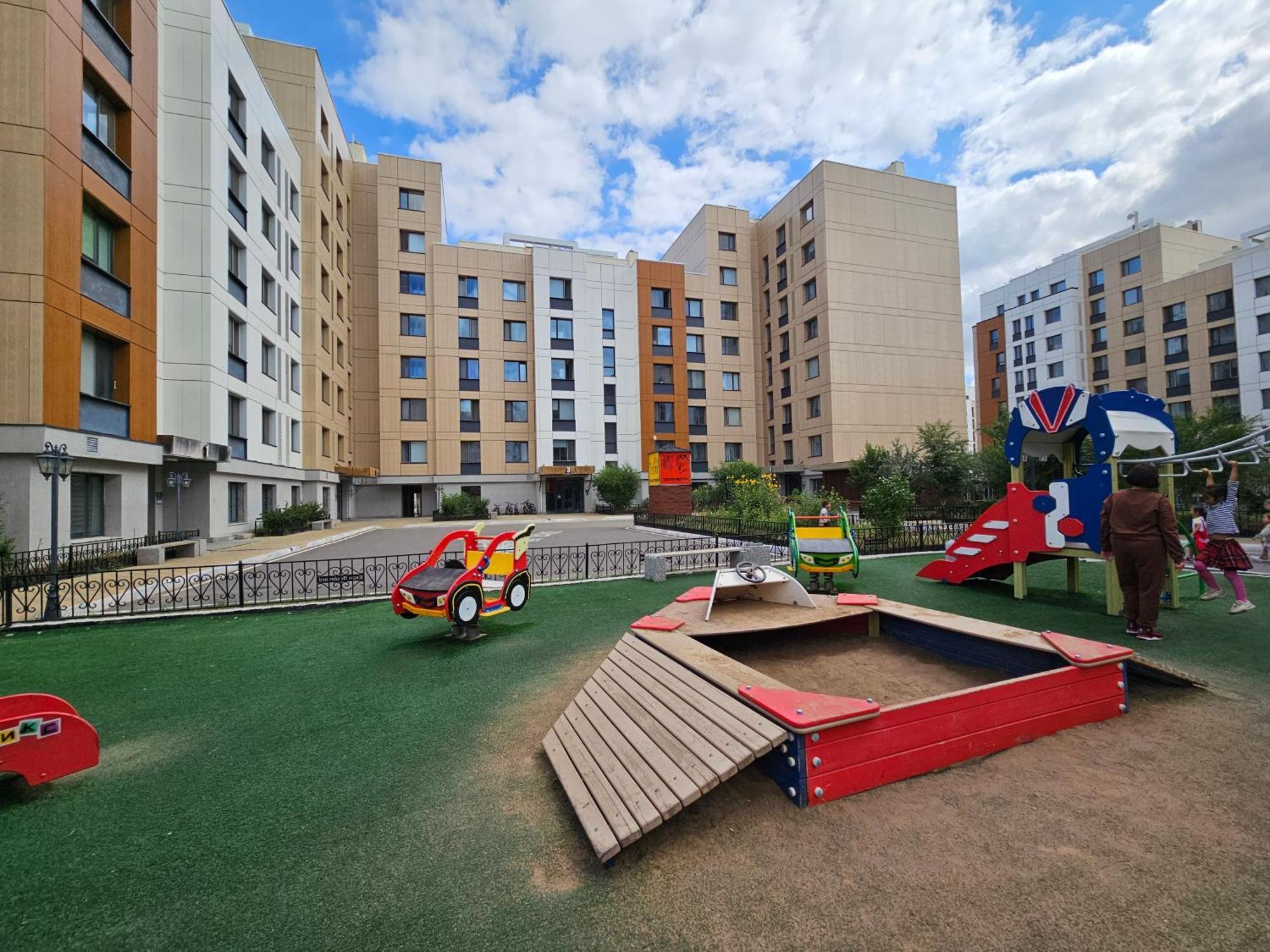 Ernaz Plus Apartments-Expo-Boulevard 130 Астана Экстерьер фото